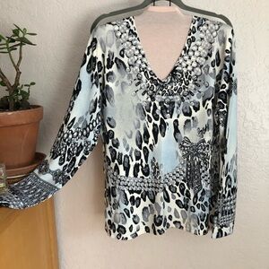 Beautiful jewelry print v-neck top